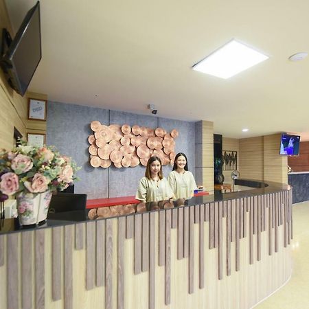 Wish Hotel Ubon Ubon Ratchathani Buitenkant foto